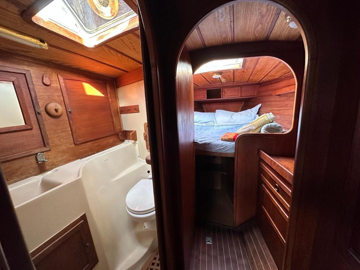 Unique Wooden Sail Yacht + 2 Bikes Included! Hotel Sant Adria de Besos Exterior photo